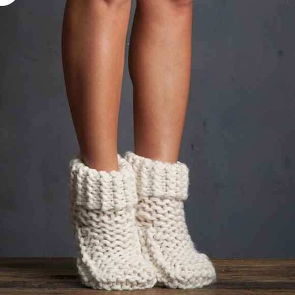 Anthropologie Shoes Nwt Anthros Lemon Hand Knit Slippers Cabin